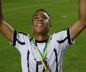 Corinthians: Atacante de 17 anos e R$ 250 mi treina no profissional