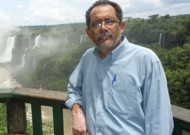 Ex-presidente do PT pede saída de senador