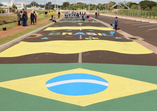 Alunos pintam rua e renovam crença no hexa