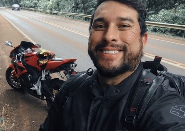Farmacêutico bate moto em carro e morre no centro de Dourados