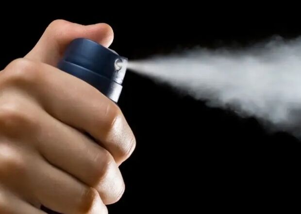 Mulher pode usar spray de pimenta contra agressor