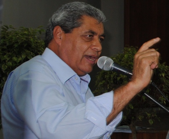 Ex-governador André lidera em todos os cenários da pesquisa Ranking