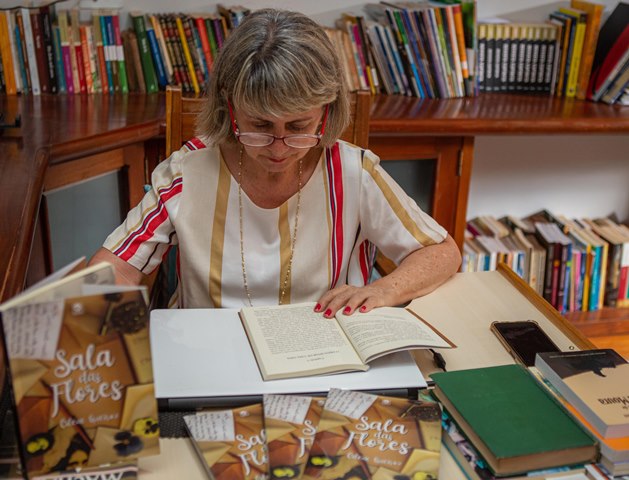 Escritora anuncia nova obra em Campo Grande e Três Lagoas
