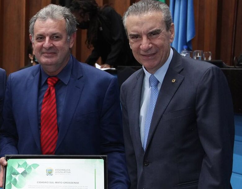 Com o deputado Paulo Corrêa, recebendo o título de Cidadão Sul-mato-grossense
