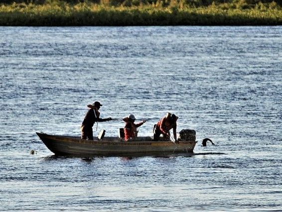 Pescadores de várias regiões do Estado preparam volta aos rios