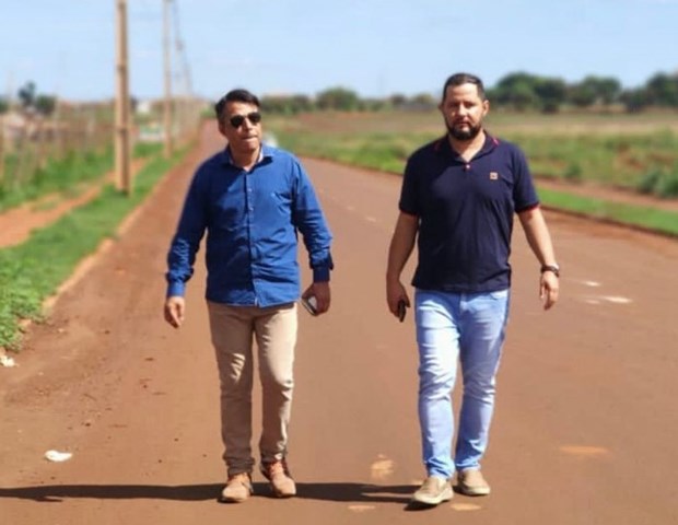 Secretário confere deficiência apontada por vereador em bairros