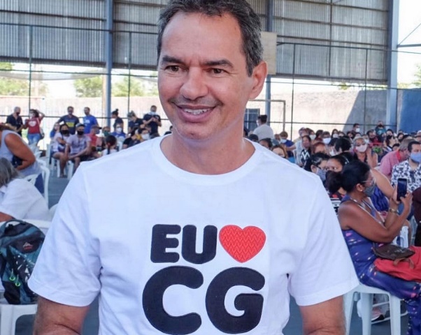 Com declaração de amor, prefeito está prestes a abandonar mandato