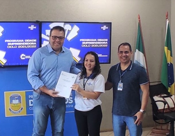 Técnicos do Sebrae entregam resultado de estudos ao prefeito