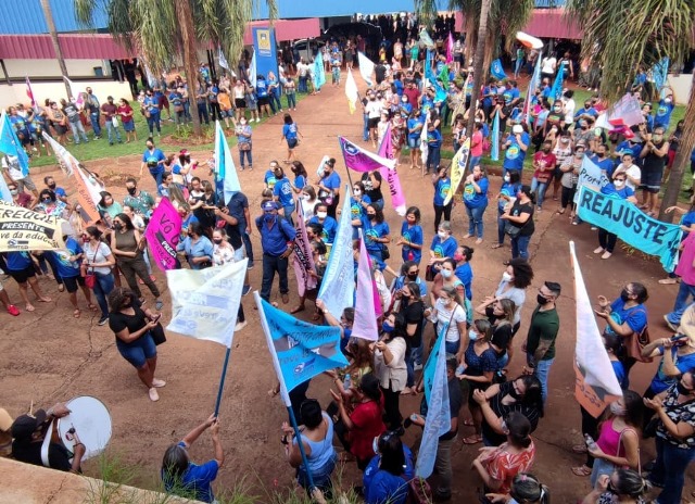 Assembleia do Simted realizada em frente ao CAM