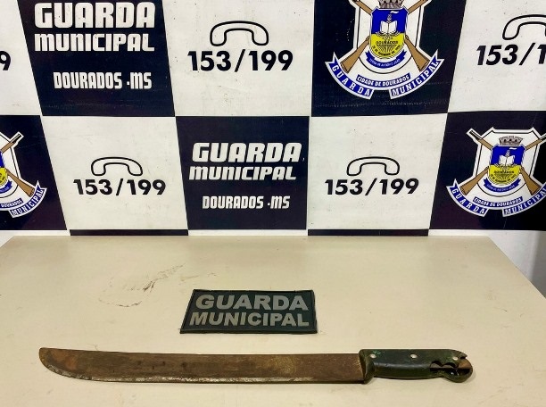 Facão usado nas agressões foi apreendido pela Guarda