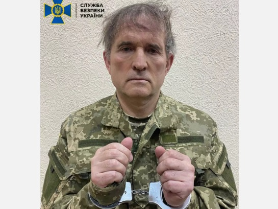 Presidente da Ucrânia divulga foto de Viktor Medvedchuk algemado
