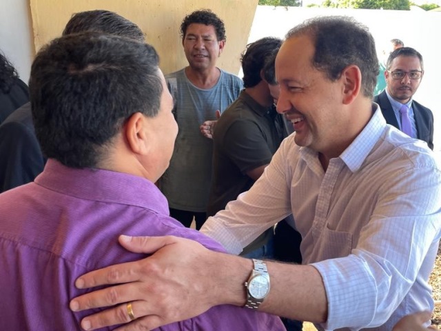 Walter Carneiro Júnior cumprimenta liderança na cidade