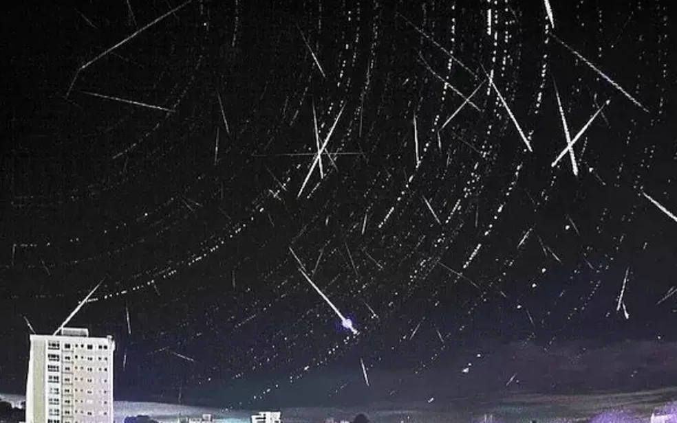 Chuva de meteoros Eta Aquáridas, que ocorre anualmente em maio