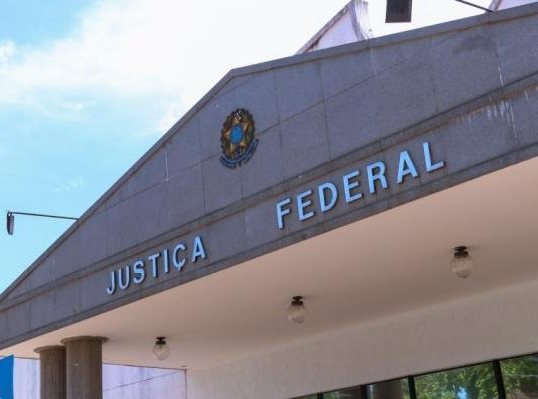 Polícia Federal investiga envolvimento de advogados com juízes