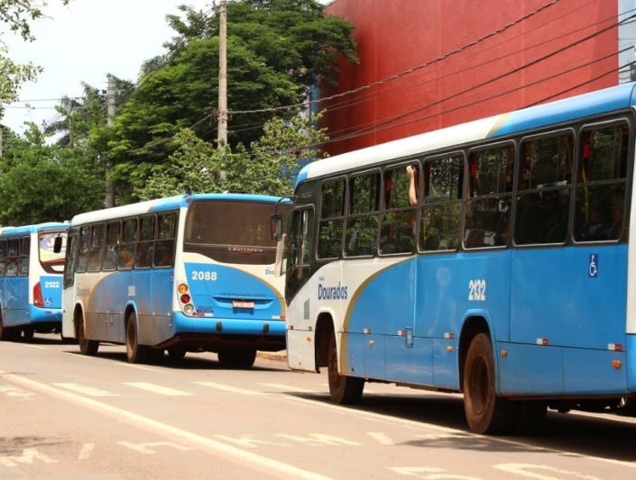 Ônibus vão sair da praça Antônio João para o parque de exposições