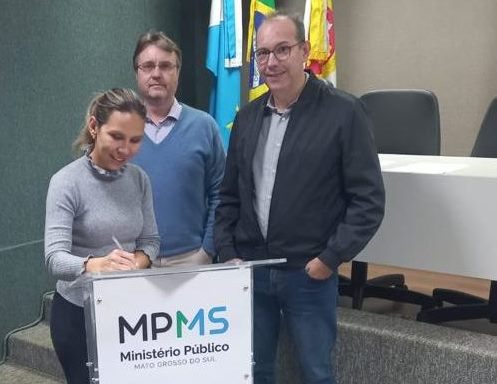 Comandante da Guarda, Liliane Graziele assina parceria com o MP