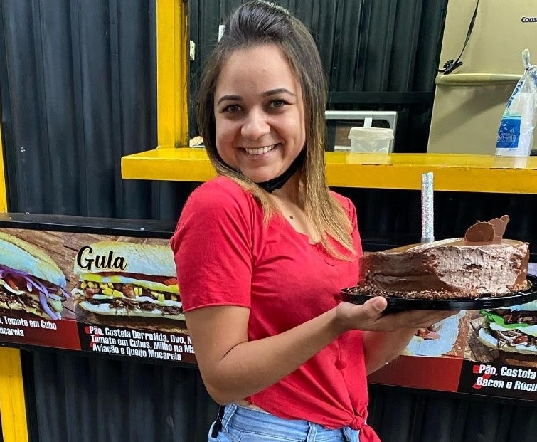 Adriele Barros, apaixonada pelos '7 Pecados da Costela'
