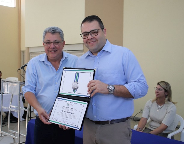 Vendramini entrega comenda a Alan em Dourados
