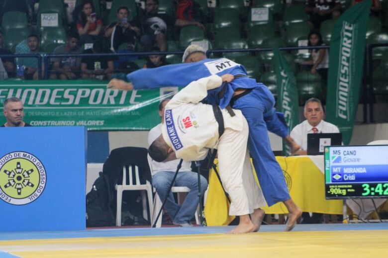 Giovane Cano (branco) é um dos favoritos para conquistar medalhas em Dourados