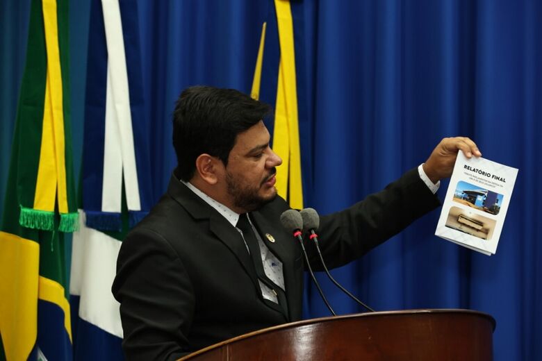 Marcelo Mourão entrega relatório sobre situação da UPA
