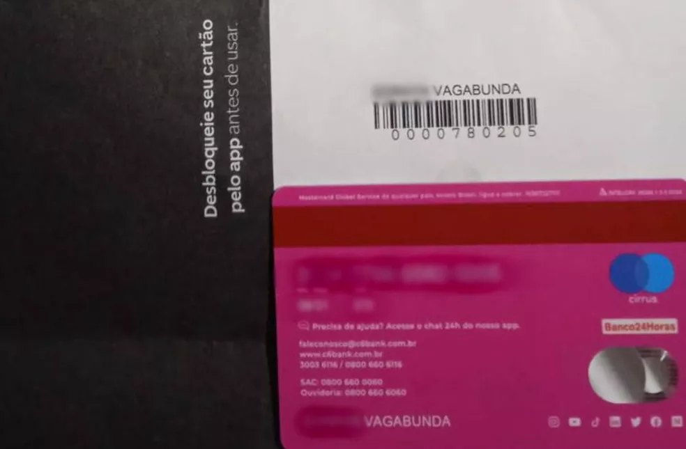 A mulher foi chamada de 'vagabunda' em cartão de crédito