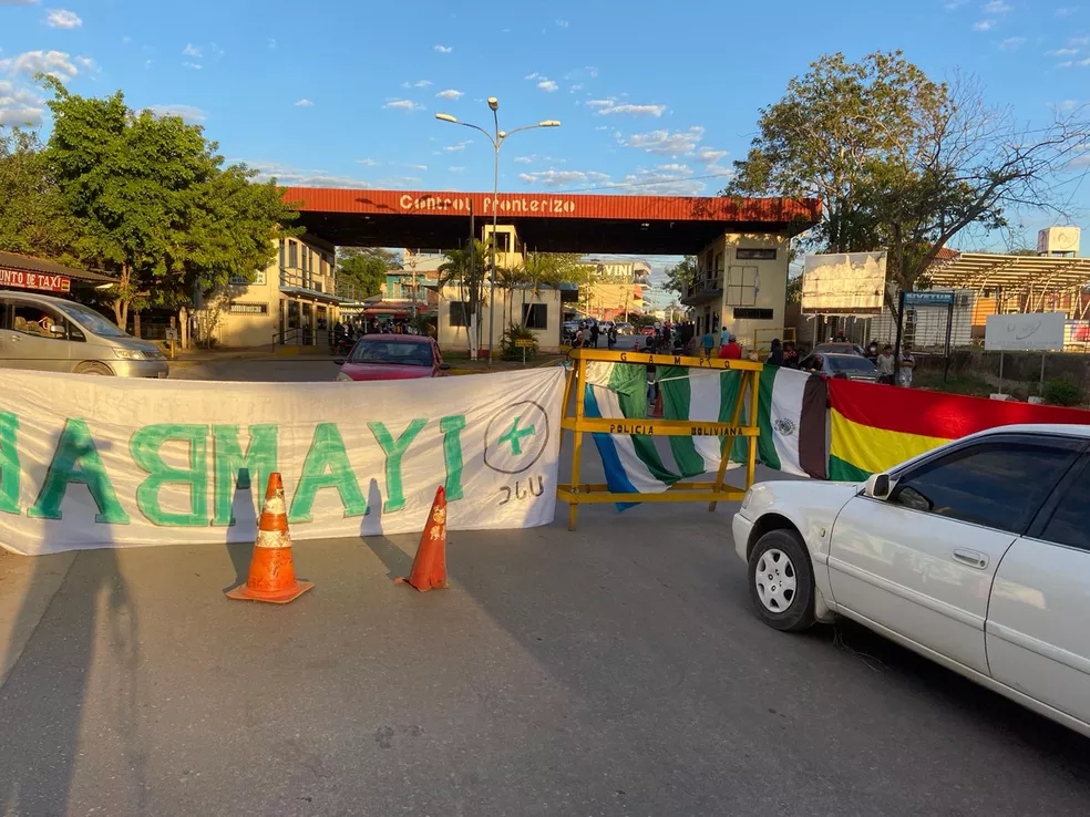 Manifestantes bloquearam a fronteira entre Brasil e Bolívia, em Mato Grosso do Sul 