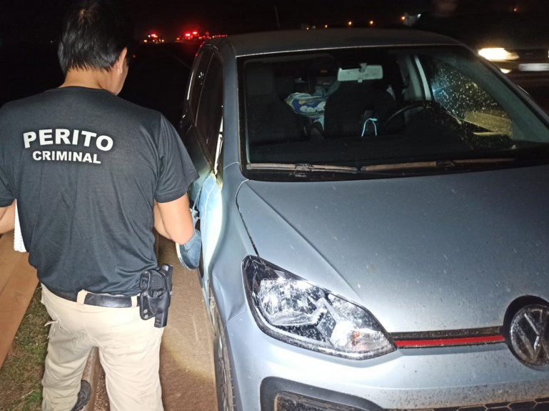Retrovisor do carro foi arrancado com o impacto