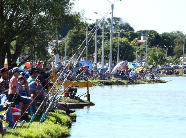 Festival de Pesca atrai milhares de pessoas no parque do lago