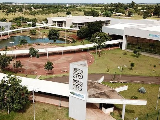 Complexo de blocos da Uems em Campo Grande