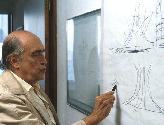 Oscar Niemayer, o arquiteto que construiu Brasília