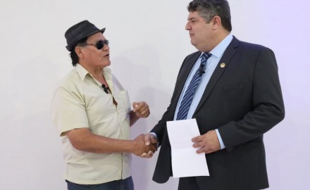 Vereador Yuri, com o cidadão Jorge Paredes