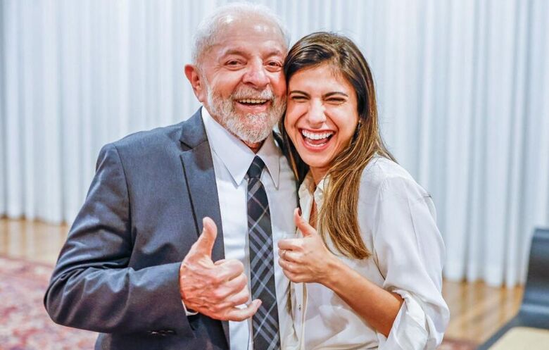 Camila Jara conta com o apoio de Lula