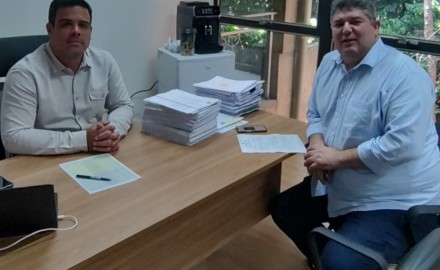 Diretor-presidente da Agesul, Mauro Azambuja Rondon recebe o vereador Rogério Yuri