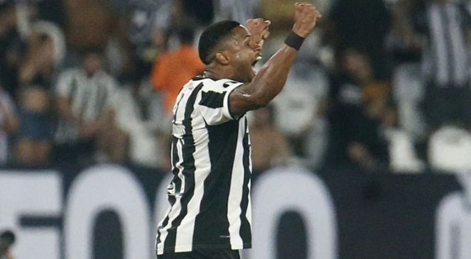 Júnior Santos comemora o gol da vitória do Botafogo sobre a LDU