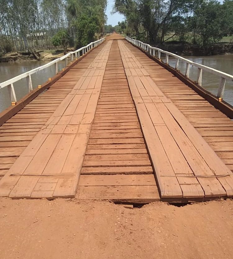 Ponte sobre o rio Laranja Doce