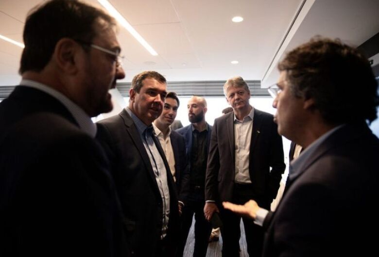 O governador Eduardo Riedel apresentou à instituição financeira os projetos de desenvolvimento do Estado