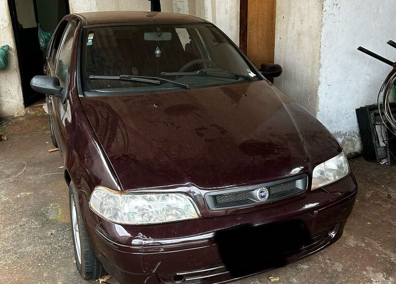 No local, ainda foi localizado um veículo Fiat/Palio roubado em 7 de abril de 2024