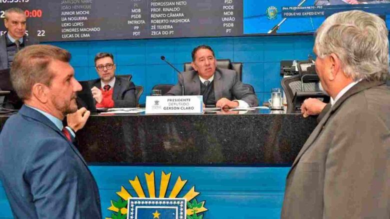 Deputados em sessão plenária da Assembleia Legislativa de MS