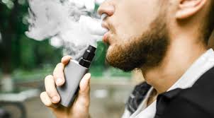 Os dispositivos eletrônicos para fumar também são conhecidos como cigarros eletrônicos