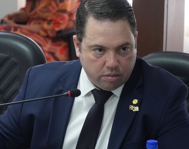 Deputado douradense critica taxação da carne