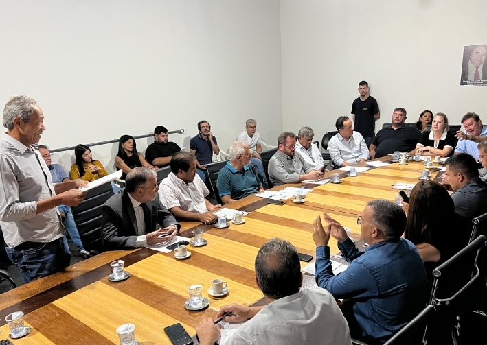Ishy apresenta demandas ao secretário Eduardo Rocha