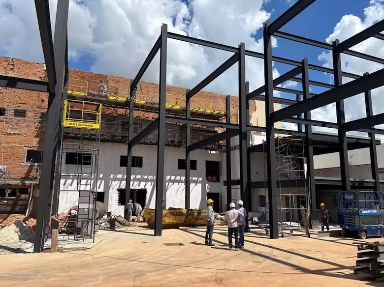 Obra da 'nova' Câmara segue envolvida em polêmica