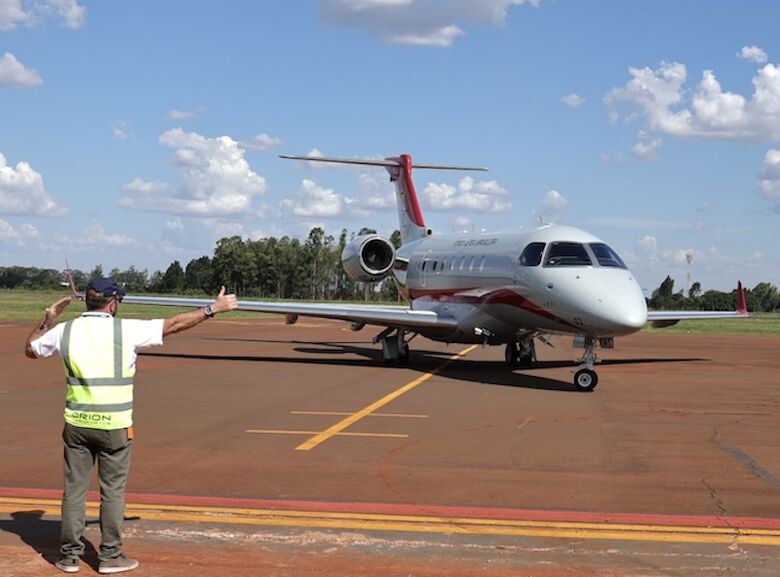 Aeronave em operação no aeroporto de Dourados