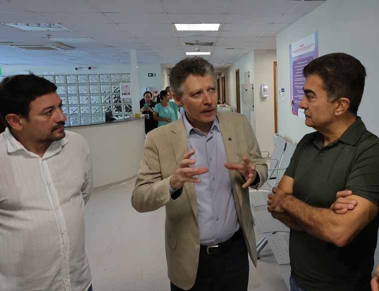Reitor da UFGD oferece ajuda para o Município
