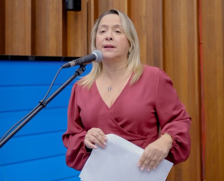 Lia denunciou poluição na Assembleia e foi ao Procurador Geral