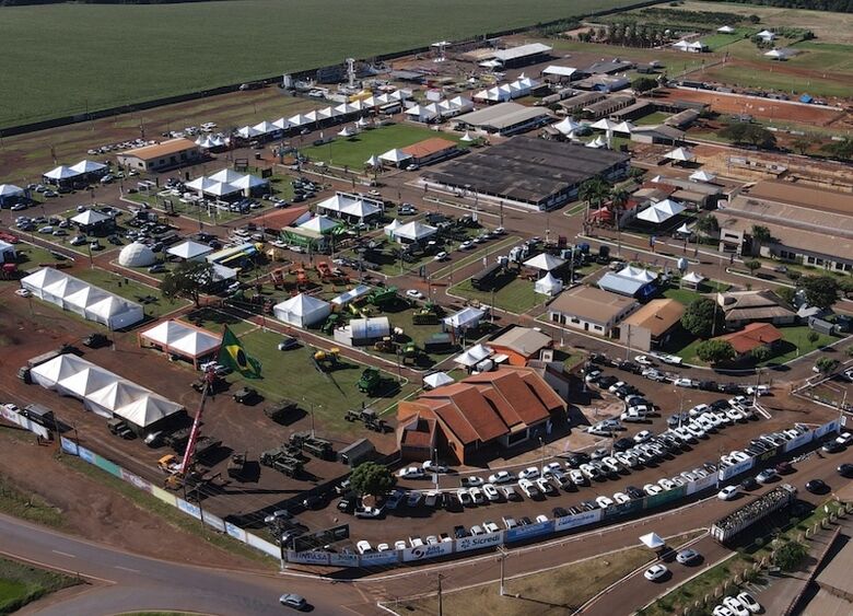 Vista aérea do parque de exposições de Dourados