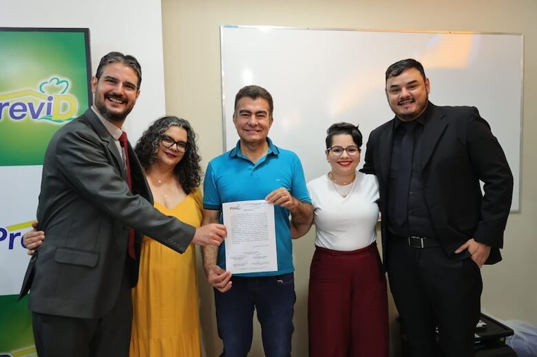 Diretoria empossada no PreviD, com o prefeito Marçal
