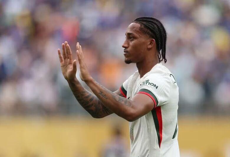 Ex-jogador do Fluminense marcou os dois gols
