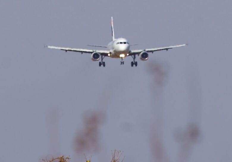 AirBus da Latam operando no aeroporto de Dourados