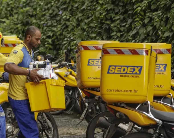 Correios vai demitir 15 mil e fechar mil agências